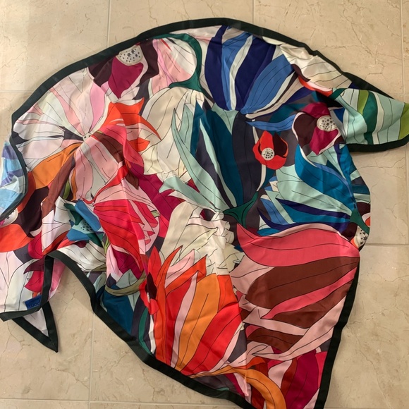 Pom Amsterdam | Silk Shawl - Picture 6 of 9